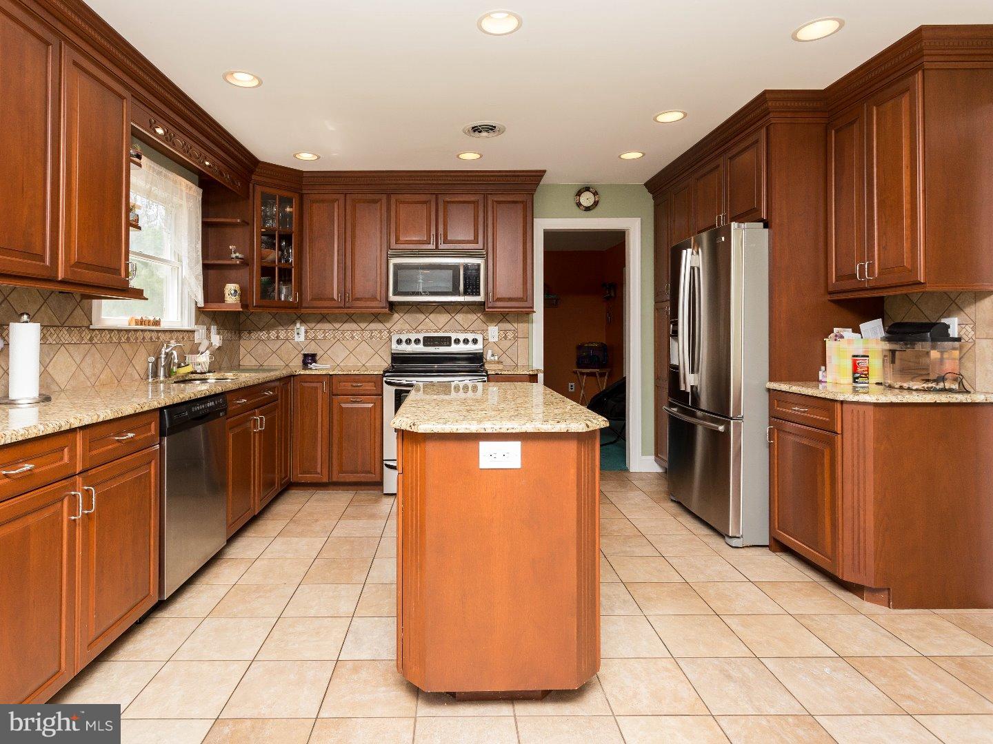 505 Haines Mill Road Delran, NJ 08075 - Photo 3 of 25