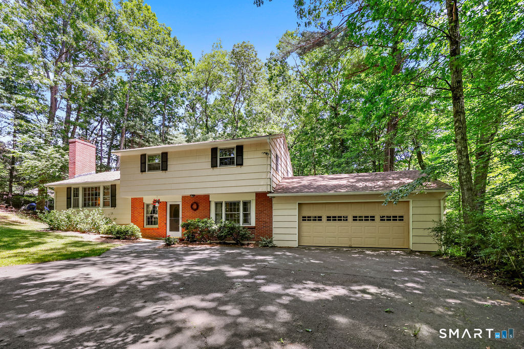 18 Foxridge Lane Avon, CT 06001 - Photo 4 of 31
