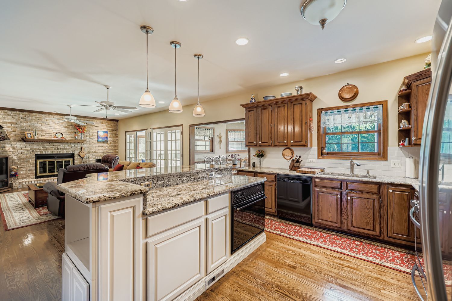13N441 Coombs Road Elgin, IL 60124 - Photo 9 of 38 Gallery Image 9
