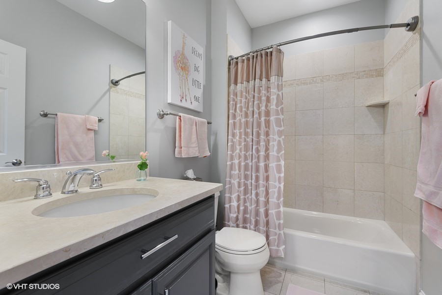 3743 North Ridgeway Avenue Chicago, IL 60618 - Photo 14 of 25