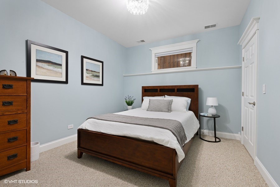 3743 North Ridgeway Avenue Chicago, IL 60618 - Photo 17 of 25