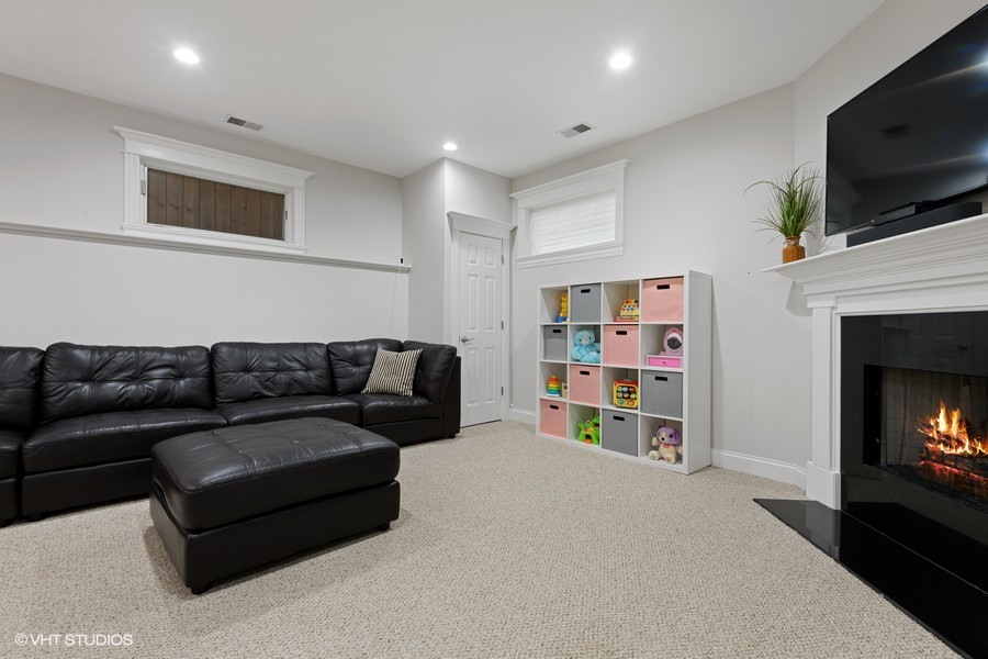 3743 North Ridgeway Avenue Chicago, IL 60618 - Photo 20 of 25