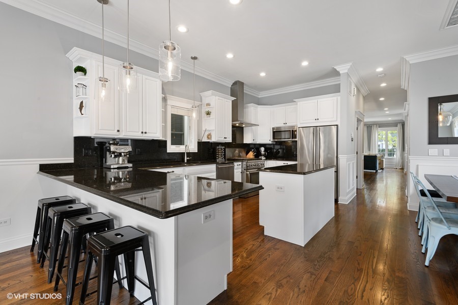 3743 North Ridgeway Avenue Chicago, IL 60618 - Photo 4 of 25