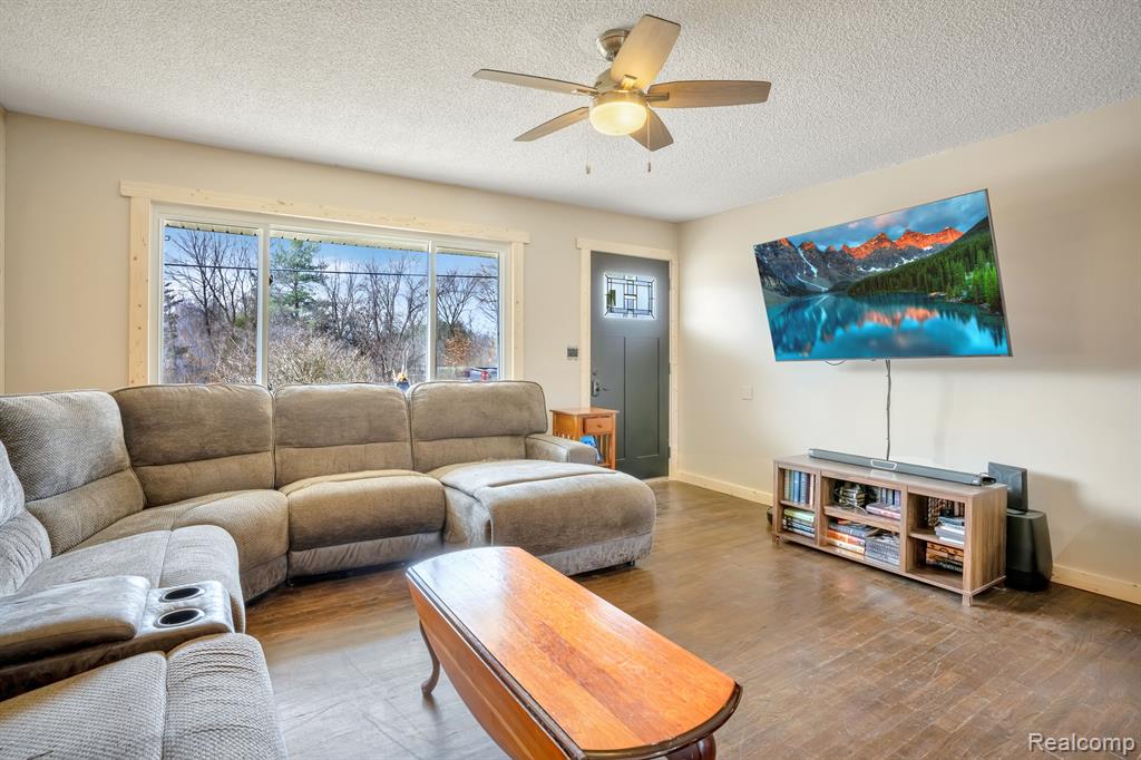 9158 North Bray Road Clio, MI 48420 - Photo 4 of 13
