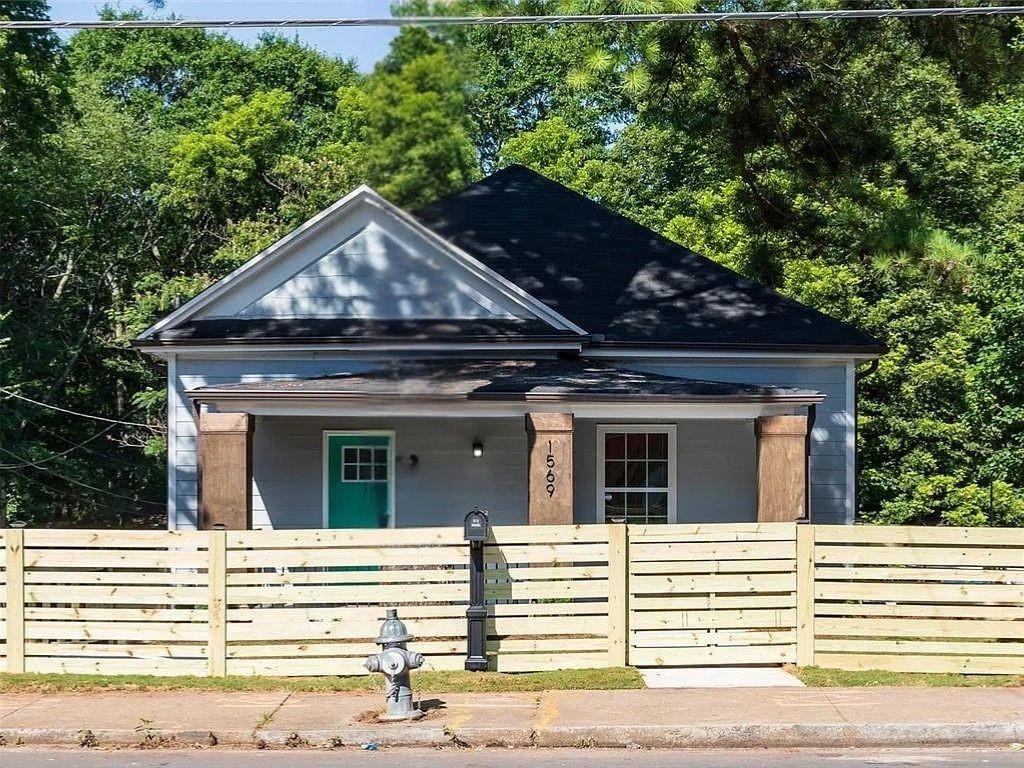 1569 Jonesboro Road Southeast Atlanta, GA 30315 - Photo 2 of 33