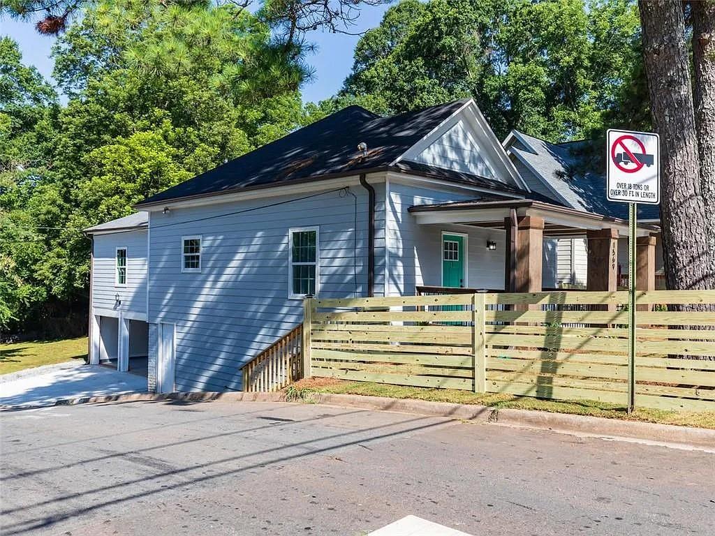 1569 Jonesboro Road Southeast Atlanta, GA 30315 - Photo 3 of 33