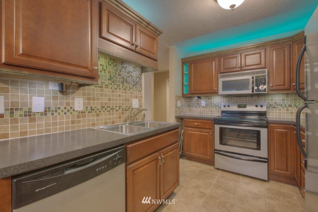 1850 Grant Avenue South, Unit E2 Renton, WA 98055 - Photo 4 of 14 Gallery Image 4