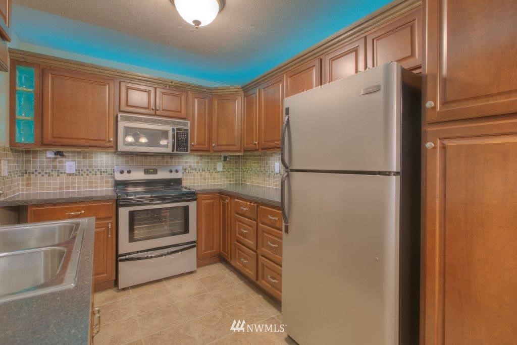 1850 Grant Avenue South, Unit E2 Renton, WA 98055 - Photo 5 of 14 Gallery Image 5