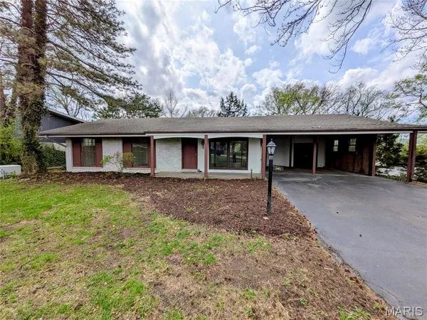 $395,000 | 141 Meadowlark Drive, St. Louis, MO 63146