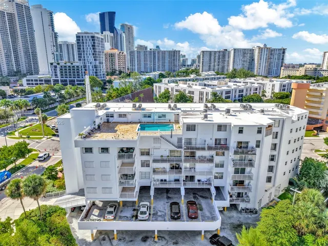 $2,800 | 17800 Atlantic Boulevard, Unit PH8, Sunny Isles Beach, FL 33160