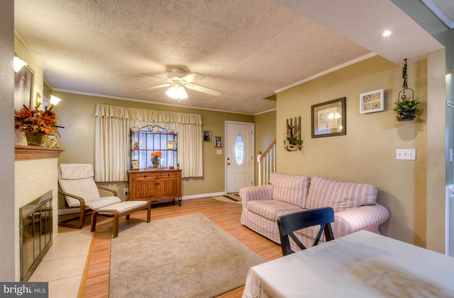 322 Upperlanding Road Baltimore, MD 21221 - Photo 12 of 37 a living room with furniture and a chandelier