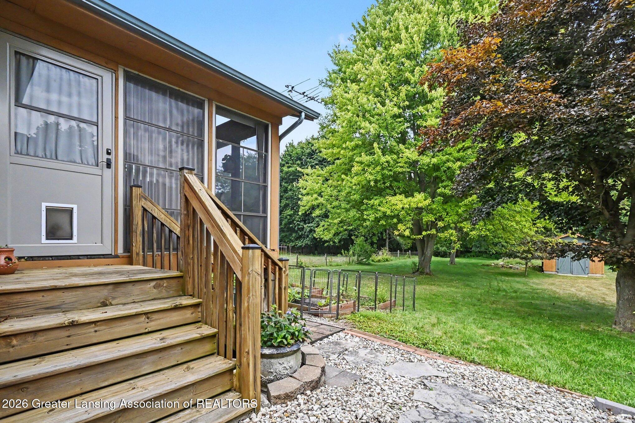 15583 Turner Road Lansing, MI 48906 - Photo 20 of 23 026_file_2383