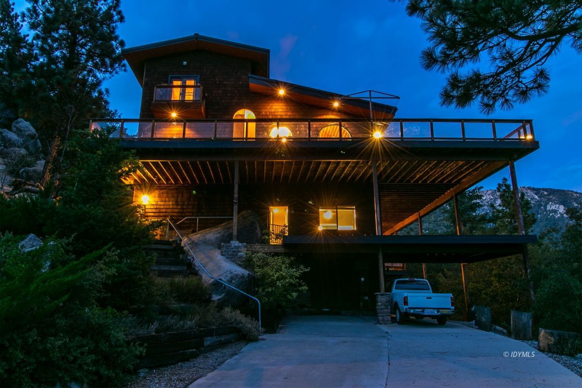 54850 Chipmunk Drive Idyllwild, CA 92549 - Photo 2 of 44 a view of sitting area in front of building