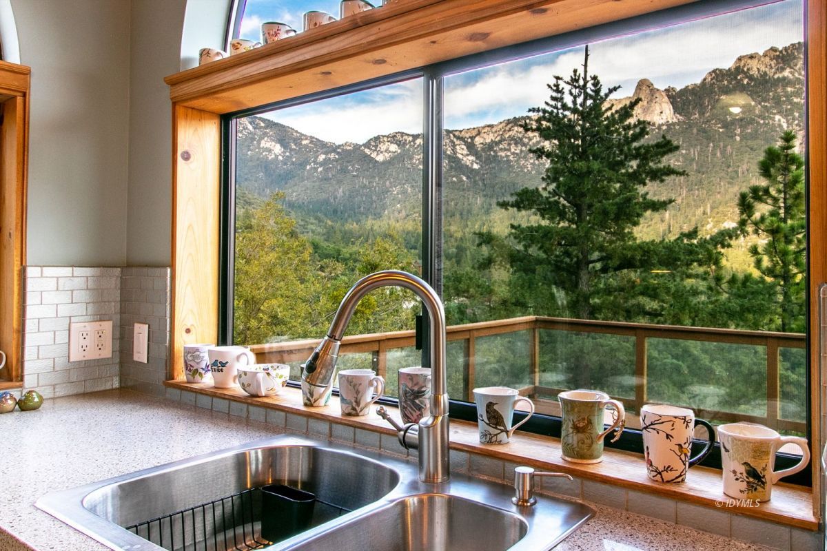 54850 Chipmunk Drive Idyllwild, CA 92549 - Photo 23 of 44 a table with chairs and a potted plant