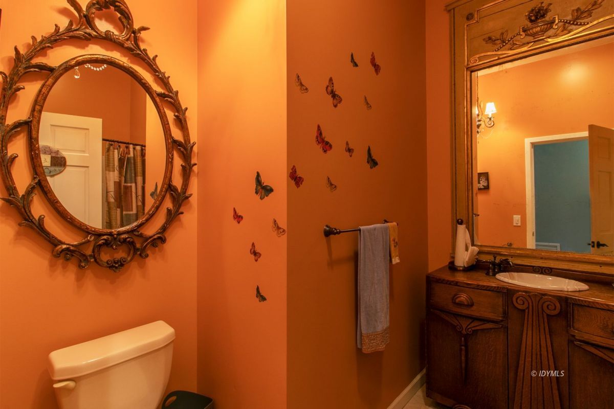 54850 Chipmunk Drive Idyllwild, CA 92549 - Photo 25 of 44 a bathroom with a toilet and a mirror