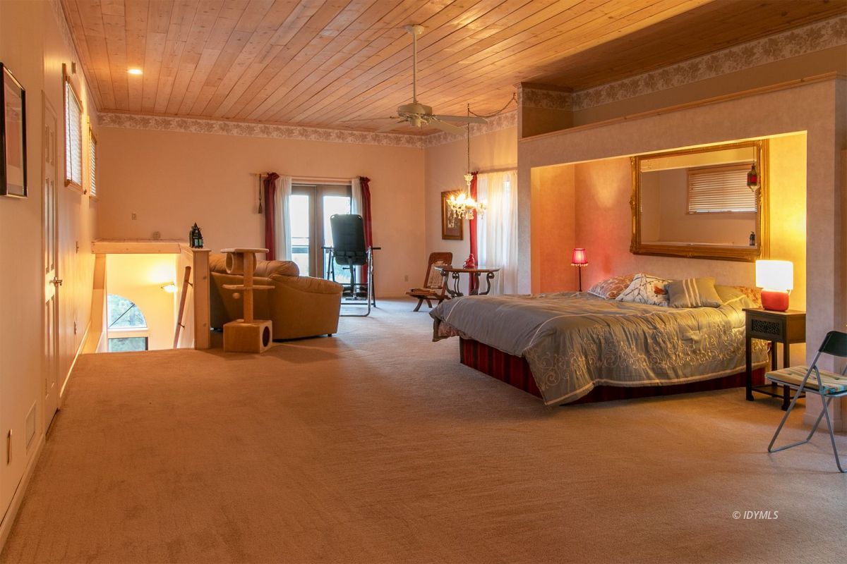 54850 Chipmunk Drive Idyllwild, CA 92549 - Photo 27 of 44 a bedroom with a bed and large mirror