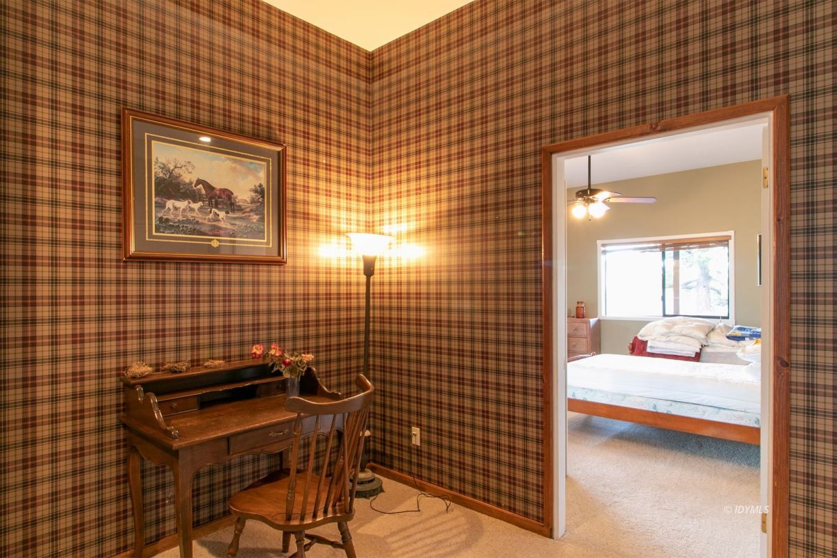 54850 Chipmunk Drive Idyllwild, CA 92549 - Photo 36 of 44 a bathroom with a sink and a mirror