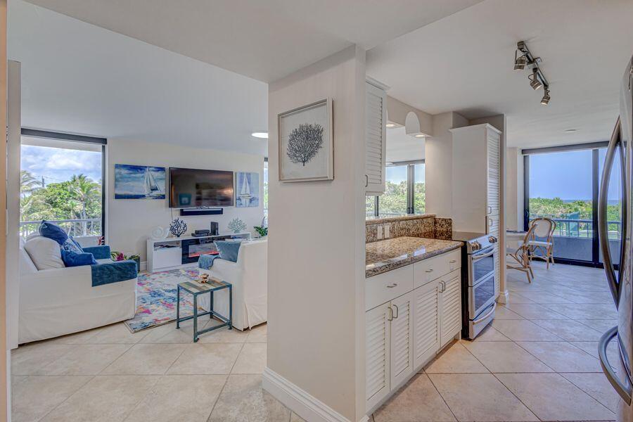 5550 North Ocean Drive, Unit 3C Riviera Beach, FL 33404 - Photo 7 of 67 KITCHEN