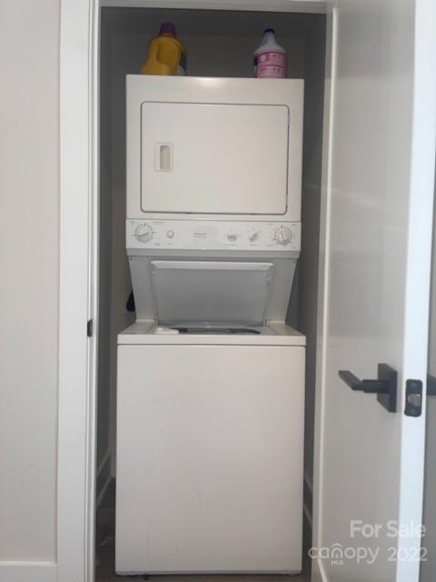 3047 Ridge Avenue Charlotte, NC 28208 - Photo 20 of 38 a utility room with dryer and washer