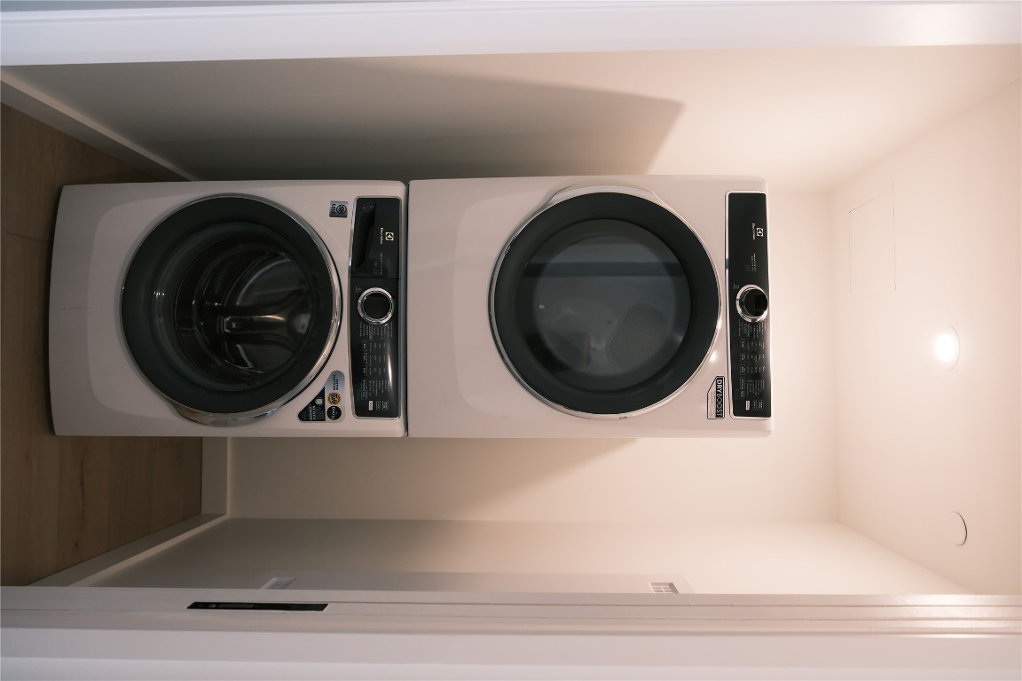 610 Davis Street, Unit 3110 Austin, TX 78701 - Photo 12 of 34 a utility room with dryer and washer