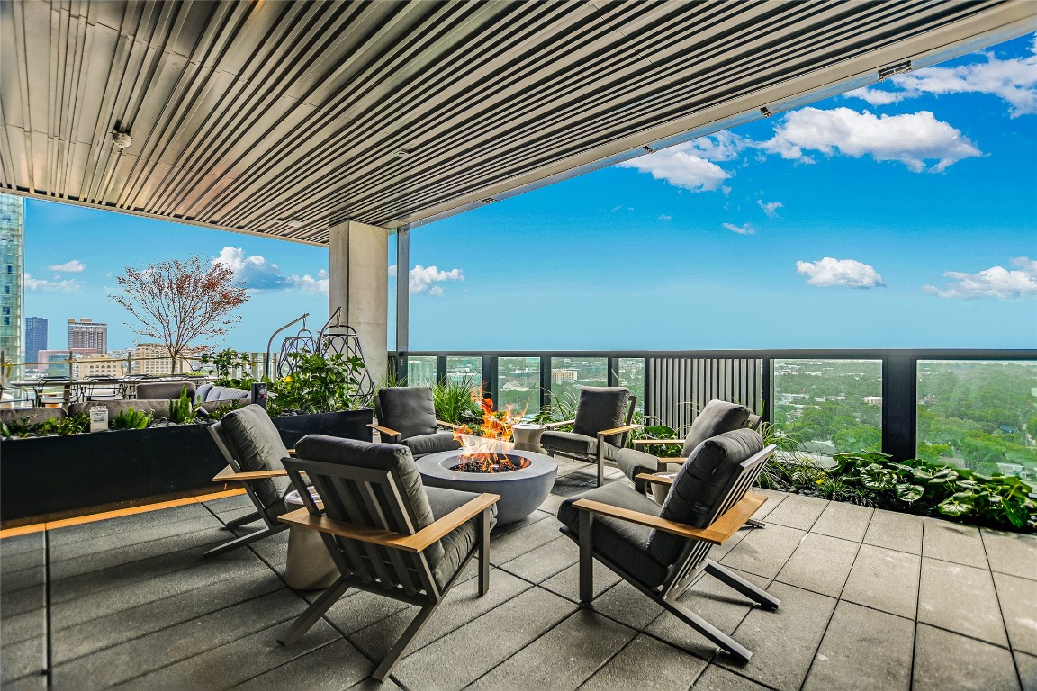 610 Davis Street, Unit 3110 Austin, TX 78701 - Photo 19 of 34 a outdoor living space with furniture