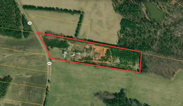 a view of a tennis court