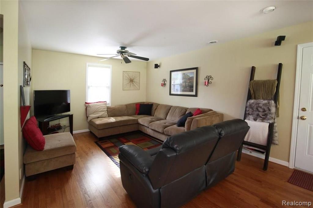 3913 Donley Avenue Rochester Hills, MI 48309 - Photo 13 of 30