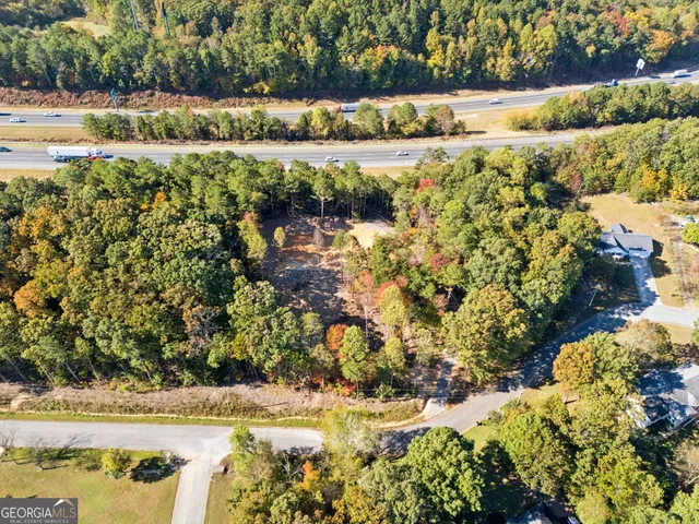 a view of a yard with a fountain