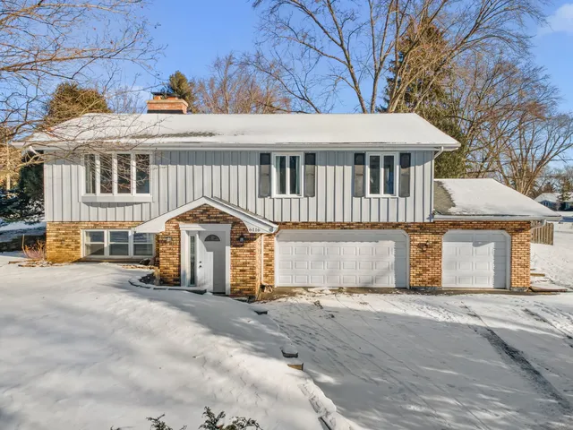 $415,000 | 6116 Running Iron Drive, Crystal Lake, IL 60012