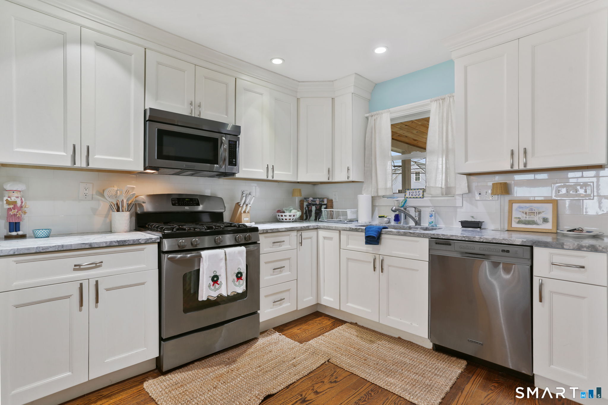 1235 Fairfield Beach Road Fairfield, CT 06824 - Photo 6 of 31