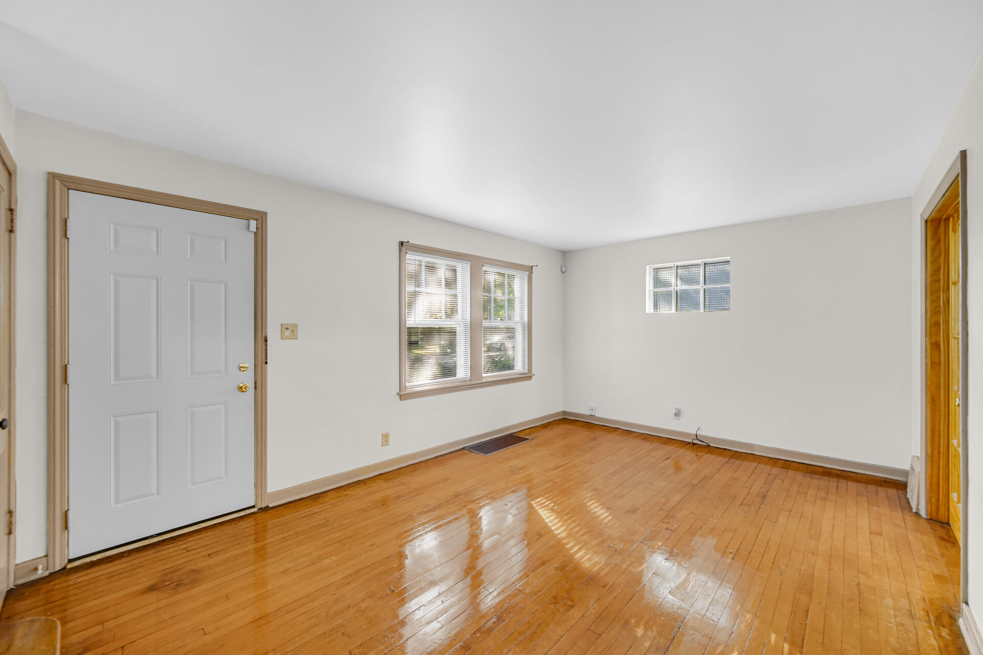 3752 Tyler Street Gary, IN 46408 - Photo 5 of 18 1920x1280