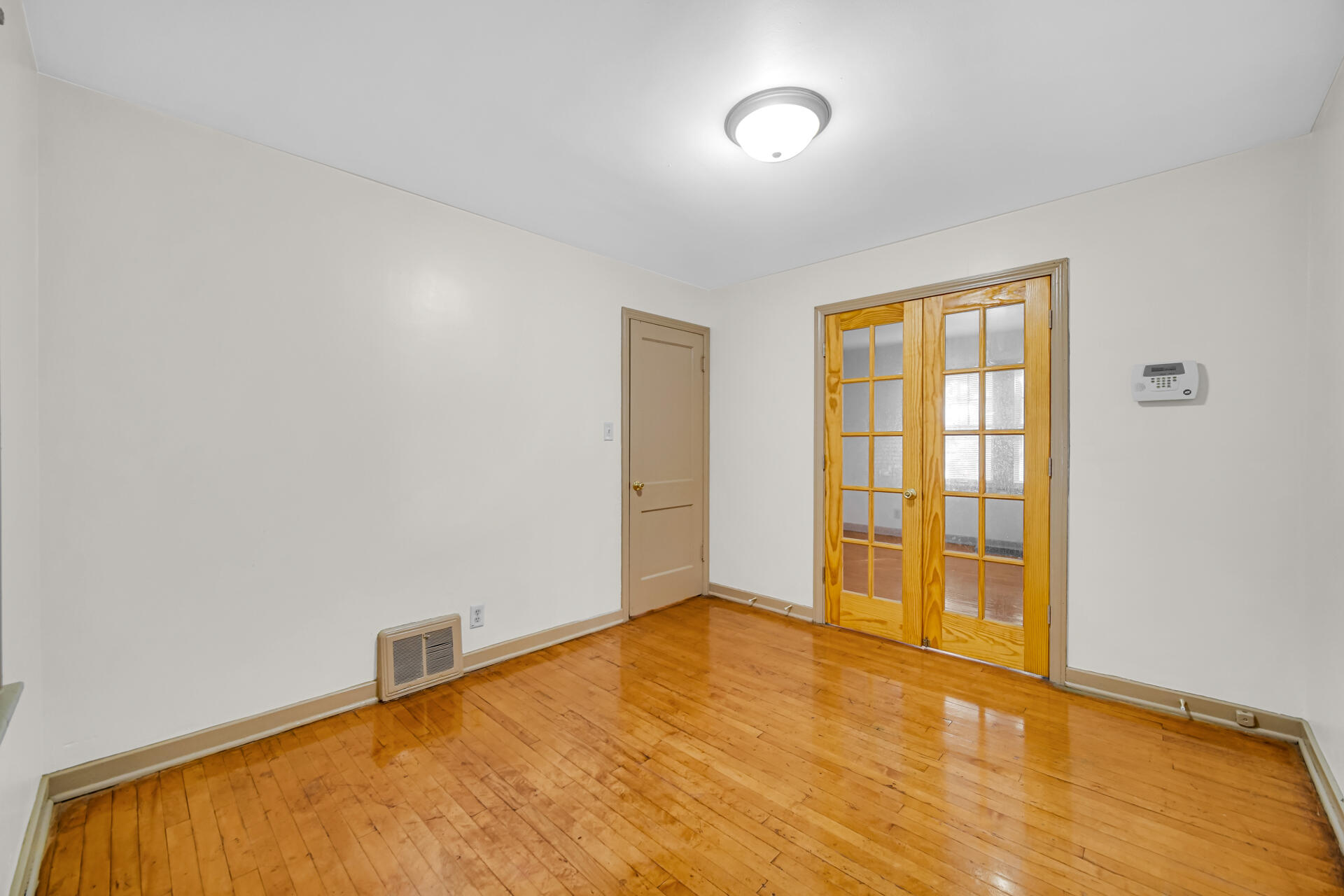 3752 Tyler Street Gary, IN 46408 - Photo 7 of 18 1920x1280