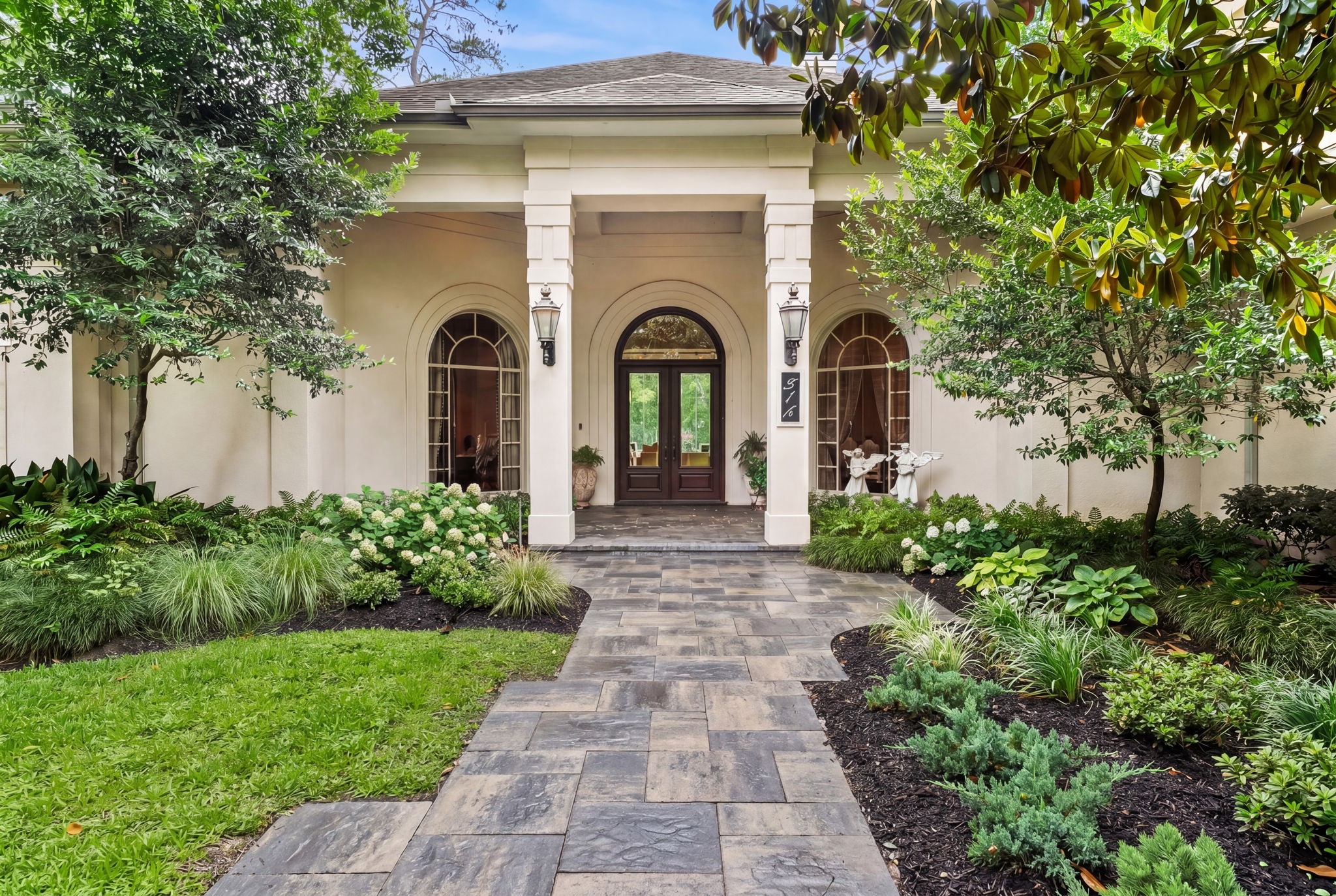 6 Mott Lane Houston, TX 77024 - Photo 4 of 50 Virtually staged with no wrought iron gates.