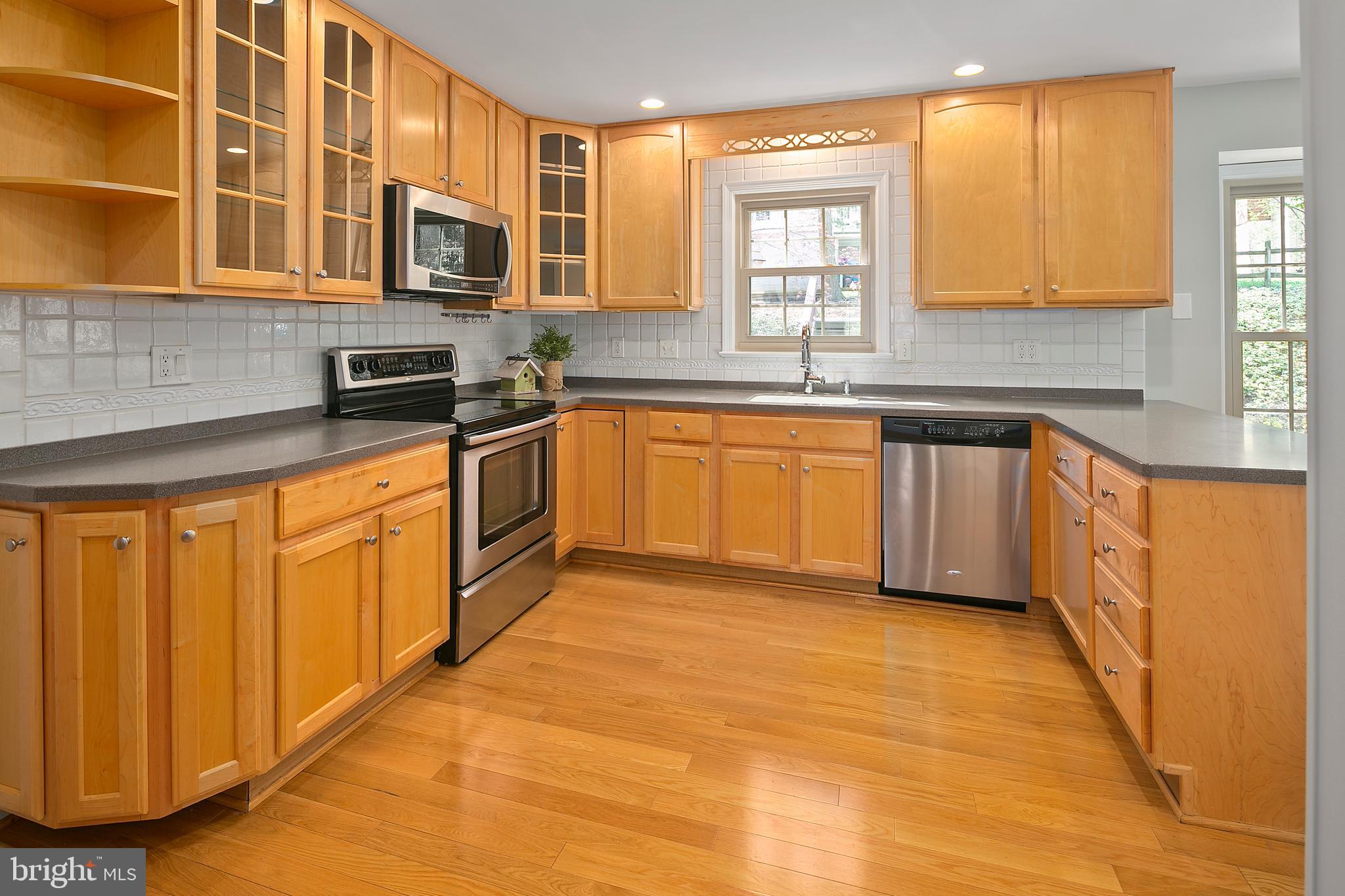 7018 Flax Street Springfield, VA 22152 - Photo 8 of 36 Gallery Image 8