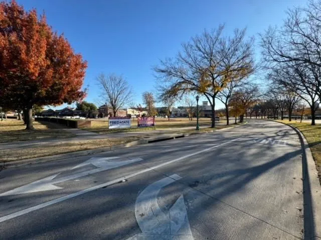 a view of a dirt yard