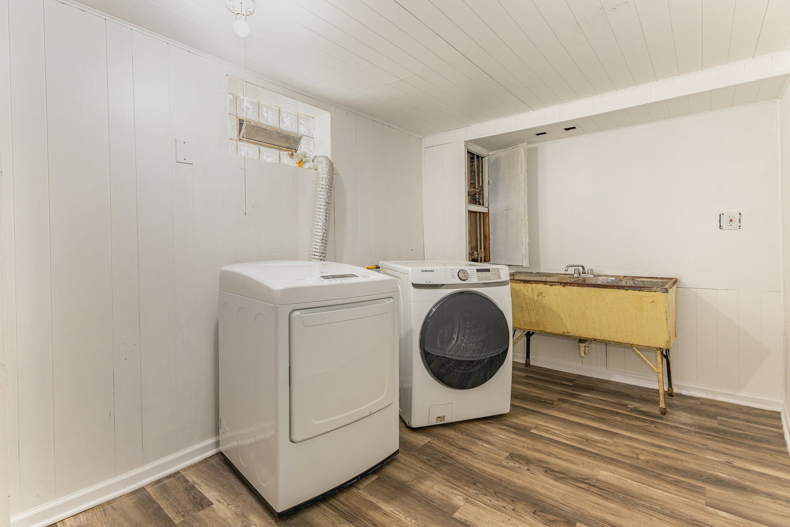 4852 West Hirsch Street Chicago, IL 60651 - Photo 29 of 38 a utility room with dryer and washer