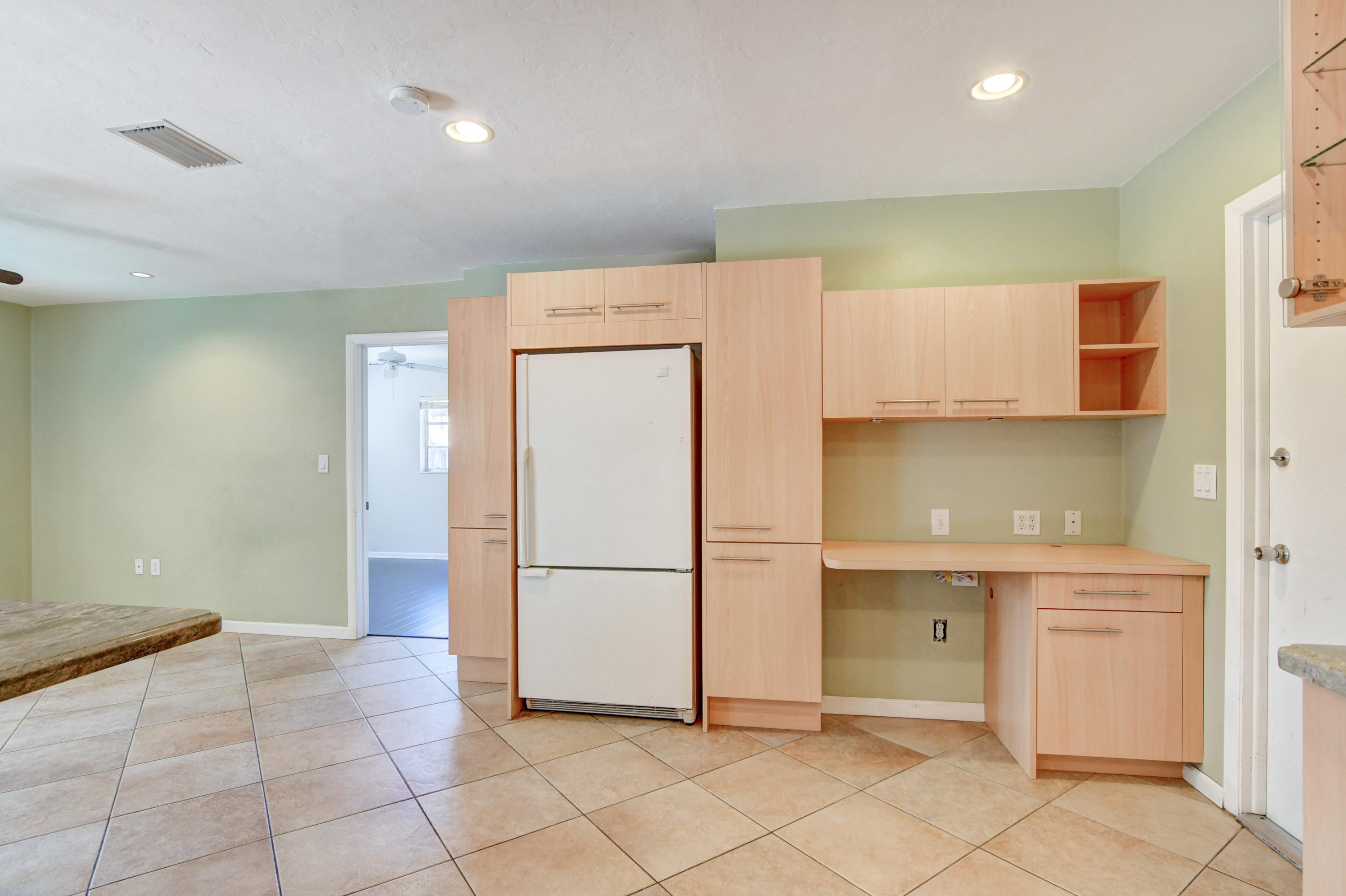 810 Northwest 7th Street Boca Raton, FL 33486 - Photo 16 of 48 Kitchen