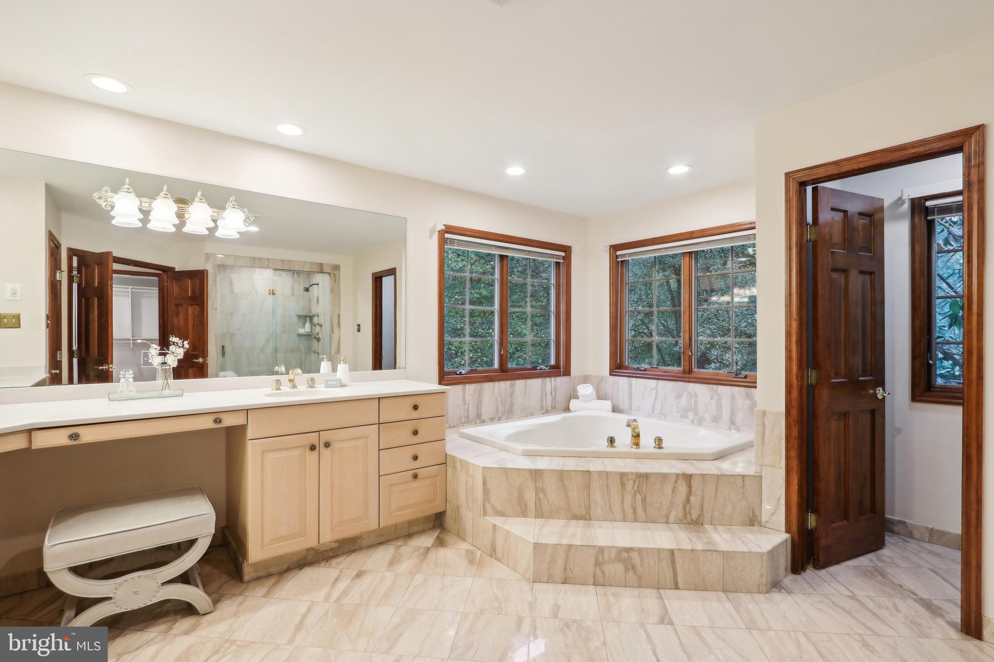 6007 Goshen Road Newtown Square, PA 19073 - Photo 35 of 73 Primary Suite