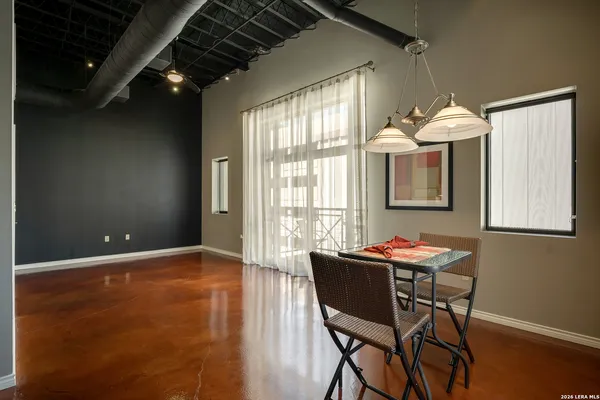 $2,500 | 214 East Travis Street, Unit 301, San Antonio, TX 78205