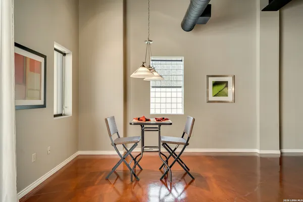$2,500 | 214 East Travis Street, Unit 301, San Antonio, TX 78205