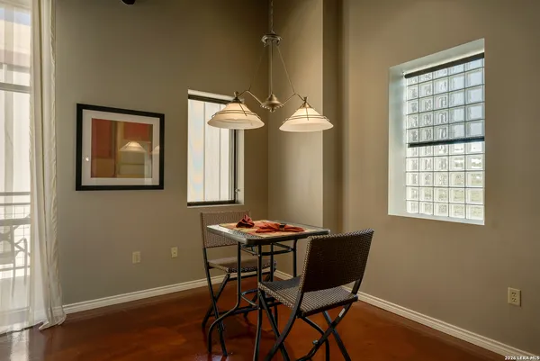 $2,500 | 214 East Travis Street, Unit 301, San Antonio, TX 78205