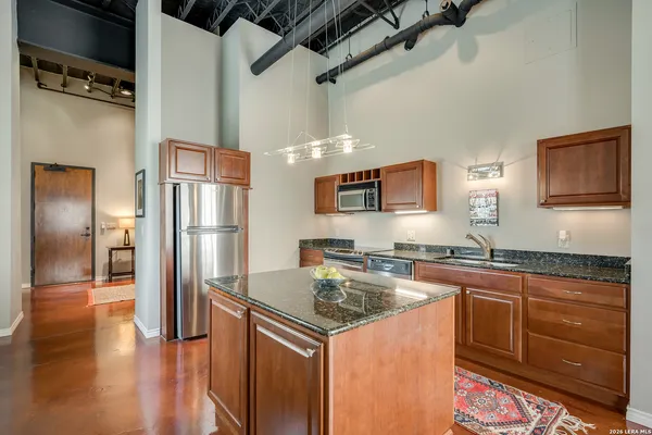 $2,500 | 214 East Travis Street, Unit 301, San Antonio, TX 78205