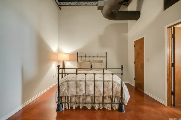 $2,500 | 214 East Travis Street, Unit 301, San Antonio, TX 78205