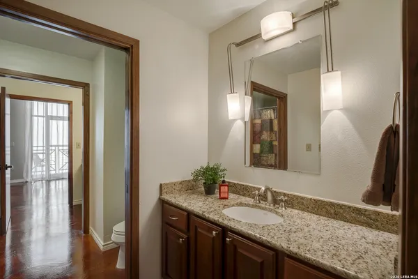 $2,500 | 214 East Travis Street, Unit 301, San Antonio, TX 78205