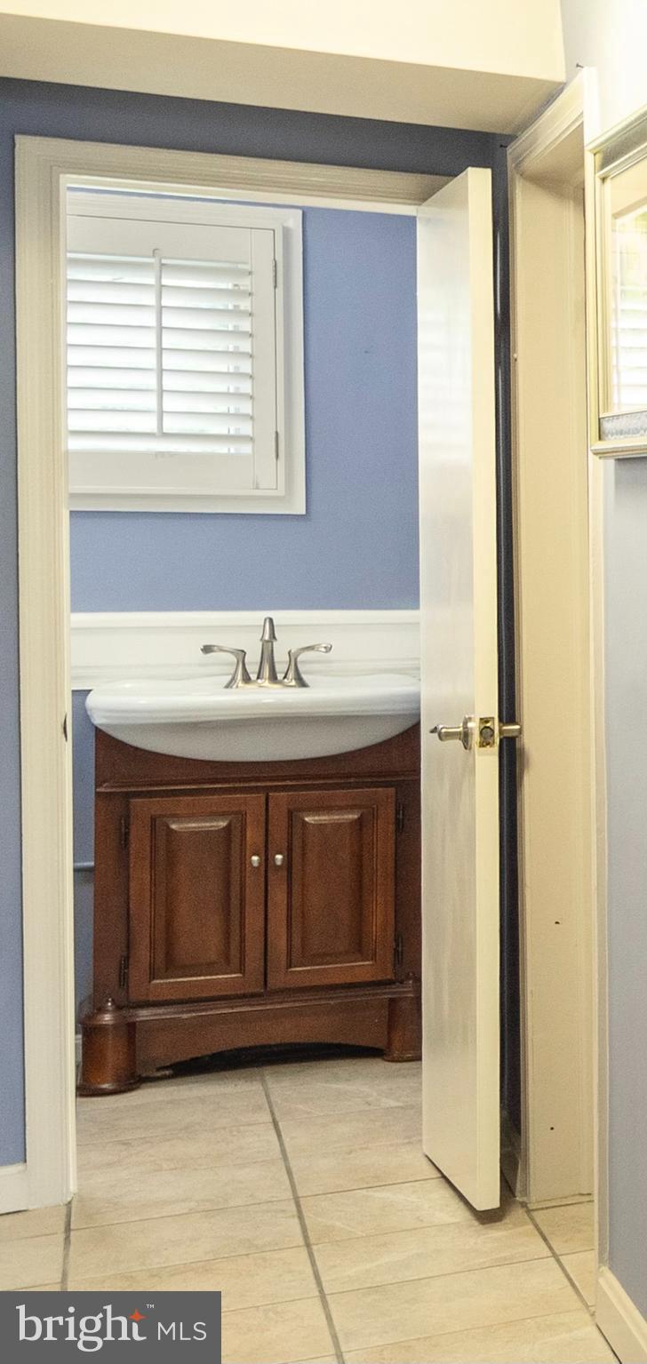 1210 Dulaney Valley Road Towson, MD 21286 - Photo 14 of 32 Half Bath