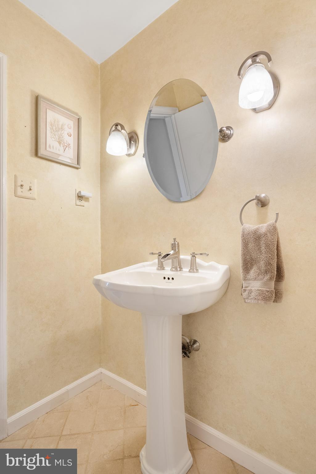 1210 Dulaney Valley Road Towson, MD 21286 - Photo 21 of 32 Glamorous Hall Bathroom