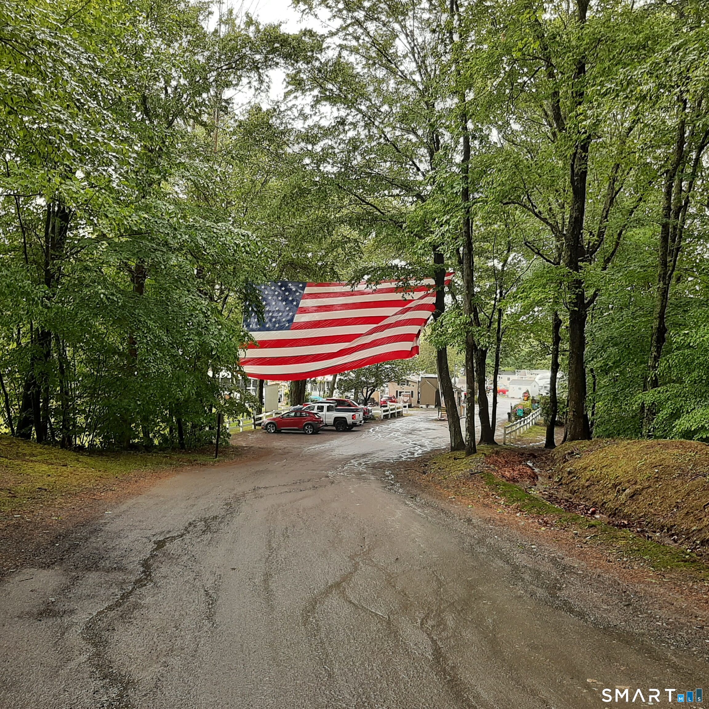 306 Old Colchester Road, Unit 126 Salem, CT 06420 - Photo 14 of 22 a backyard of a house with a table and chairs