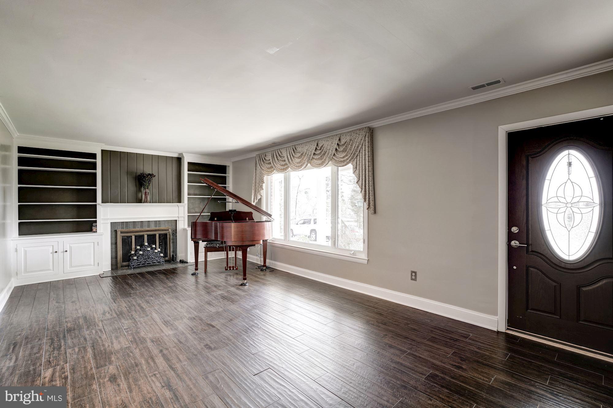 1218 Ednor Road Silver Spring, MD 20905 - Photo 3 of 30 Living Room