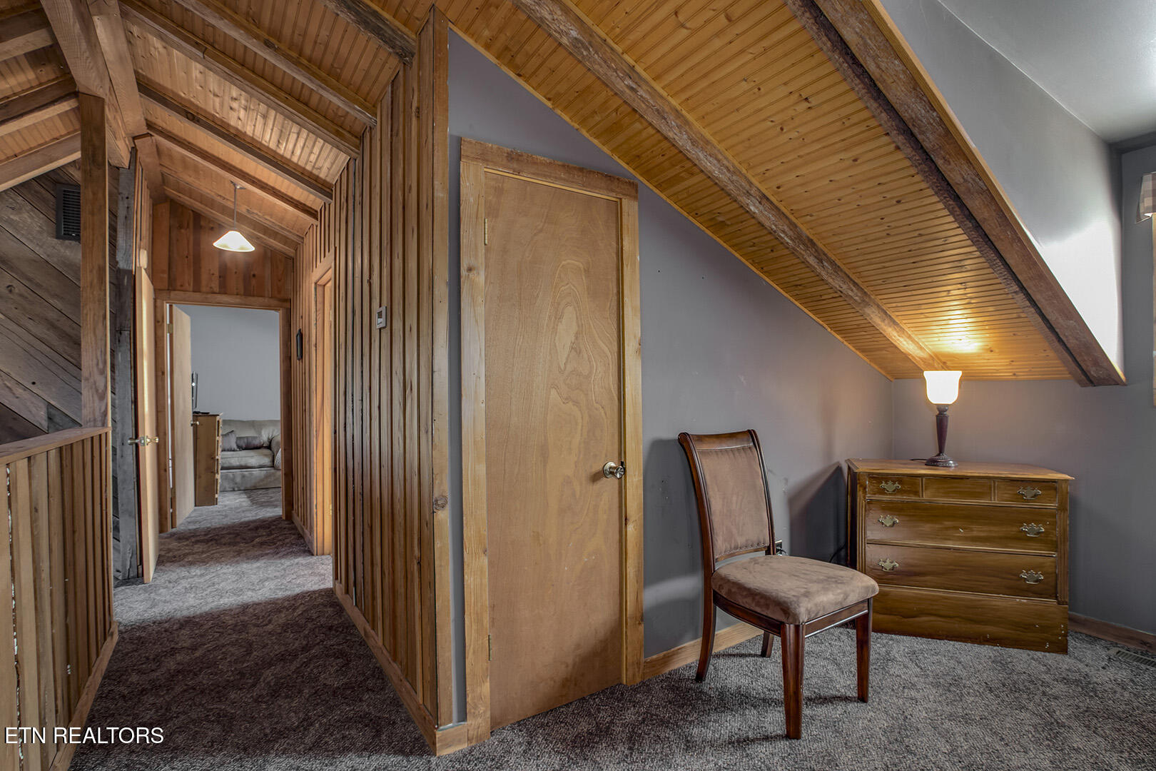 4368 River Road Ten Mile, TN 37880 - Photo 26 of 54 26_RiverRoad_4368_UpperLandingHall02-Fam