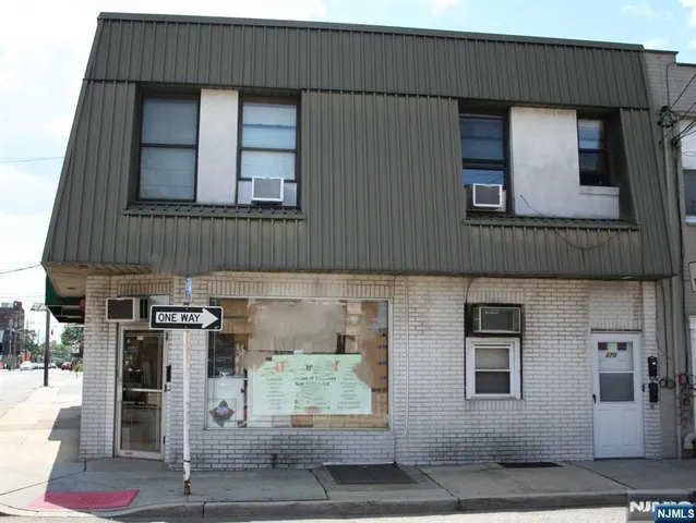 $1,850 | 372 Queen Anne Road, Unit 370, Teaneck, NJ 07666